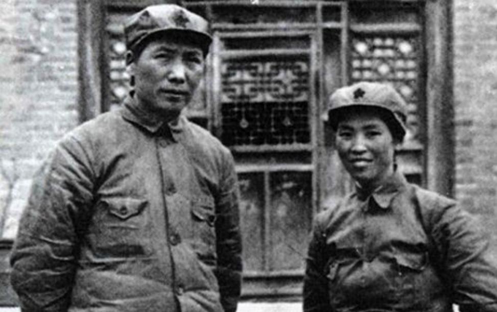 1959年贺子珍与毛主席在庐山久别重逢，水静无意中问她：你觉得主席这些年变化大吗
