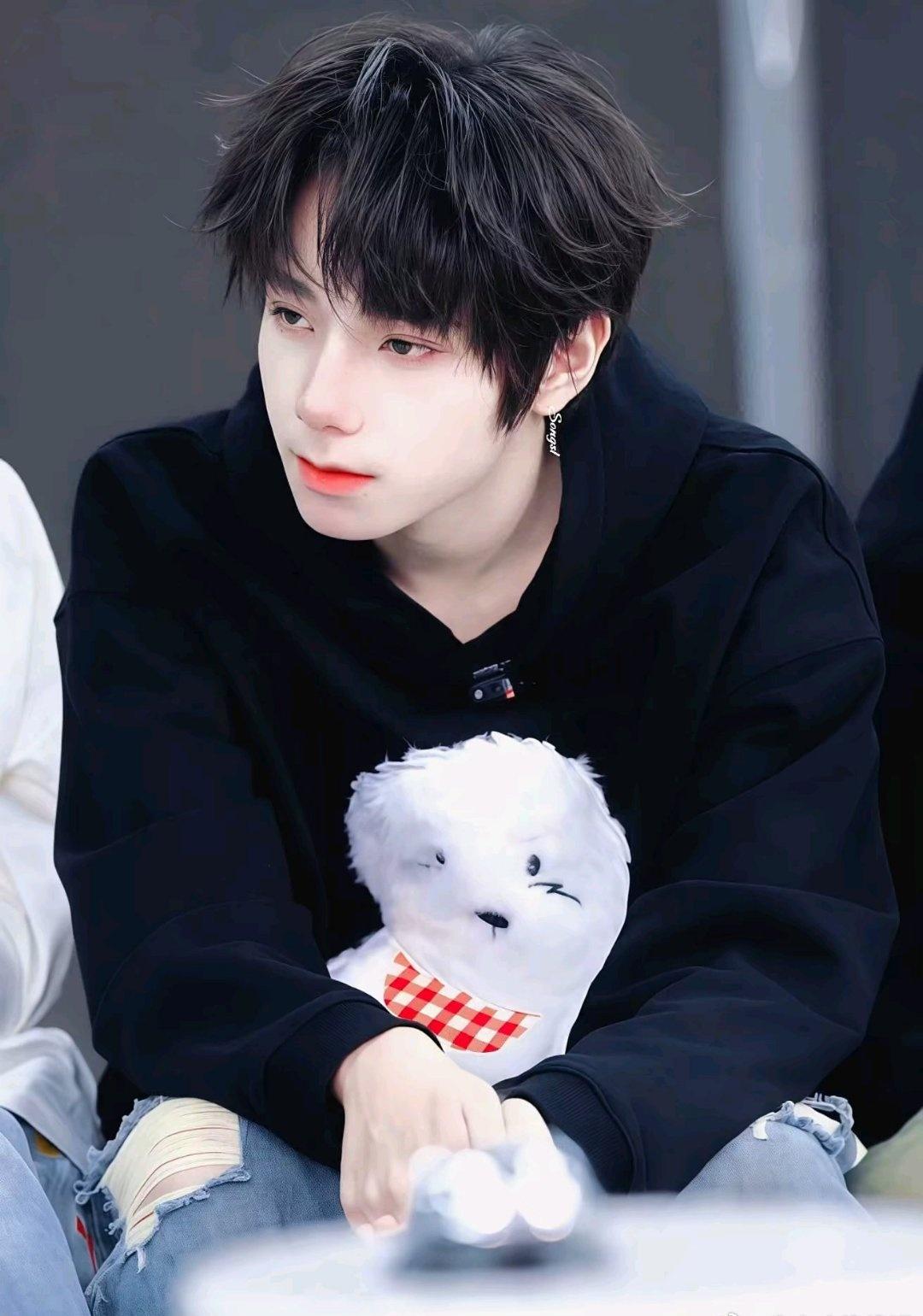 王橹杰 🎻王橹杰 清冷治愈主唱🎻王橹杰 四代唯一门面主唱

时间可以抹去我的