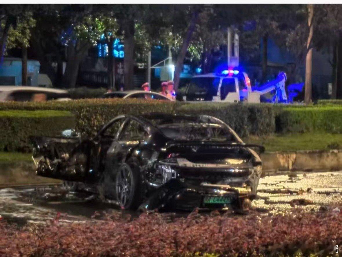 小米SU7出车祸亖人这事，到底是不是车的问题？只能说车的问题占一半。看官方公告，