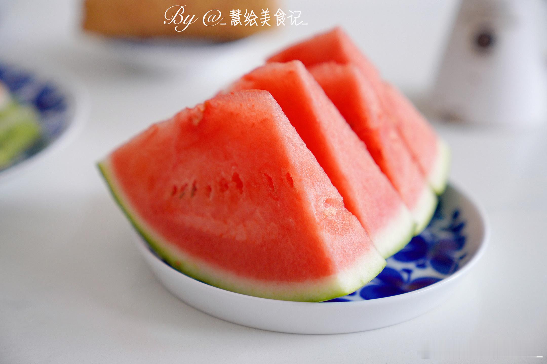 周末愉快晚饭丝瓜炒虾仁、土豆胡萝卜炒肉、糯玉米、红豆粥、荔枝、西瓜~我的美食日记