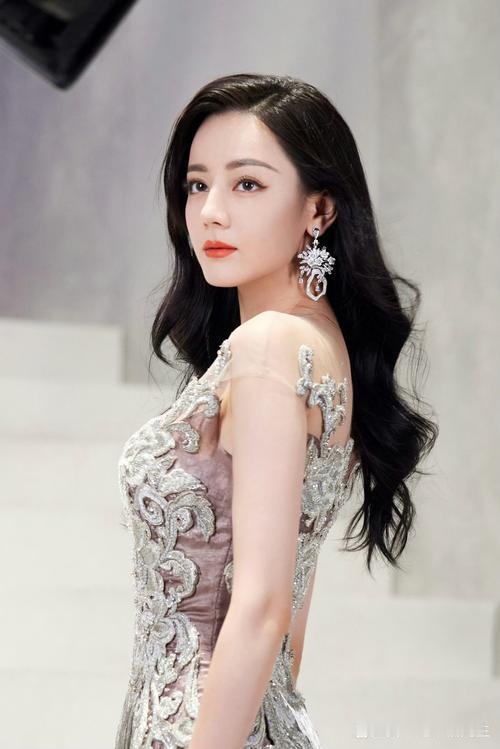 在《功夫女足》全国路演的互动环节，迪丽热巴首次正面回应了周星驰给她起的专属昵称“