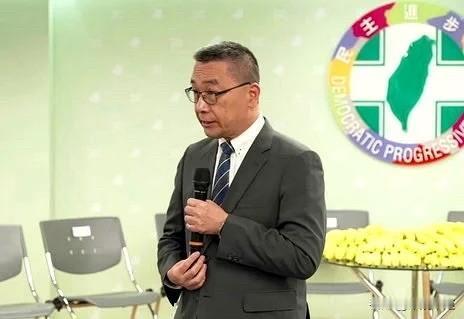 台北市长蒋万安要倒阁，并称高雄市长陈其迈是很适合“行政机构负责人”人选。民进党秘