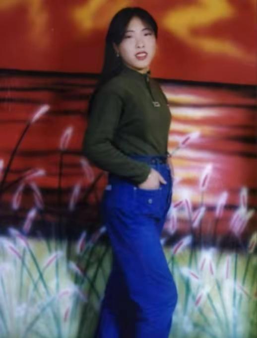 2003年那个普通的午后，21岁的雷卿俊只留下一句“按时回来”，便彻底消失在监控