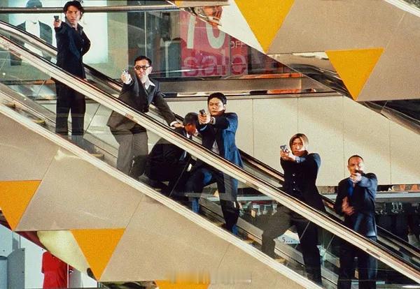 1999年11月19日，《枪火》香港上映。  