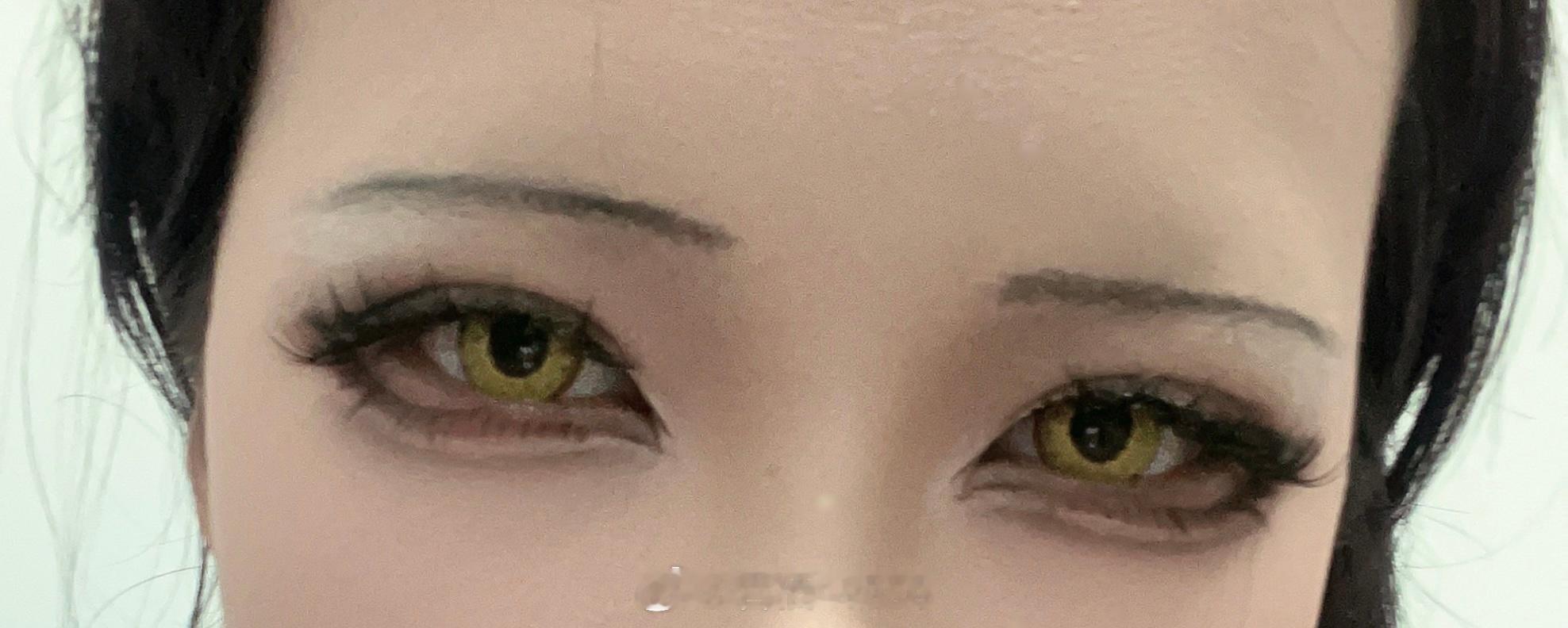 这眼妆，是我去年努力当二次元的证明 ​​​