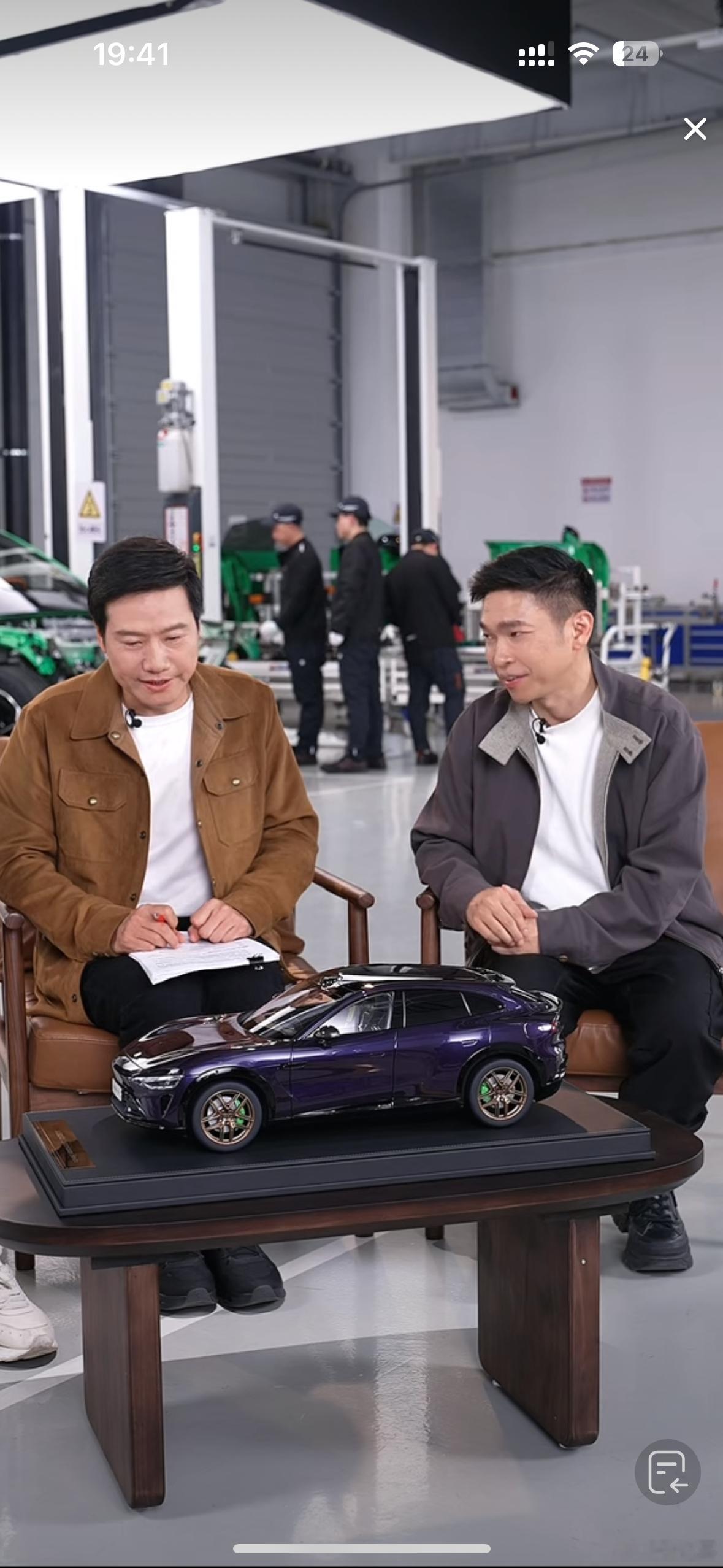 雷军直播这个大车模，真让人眼馋啊！据说价格不菲，看看得了…… 