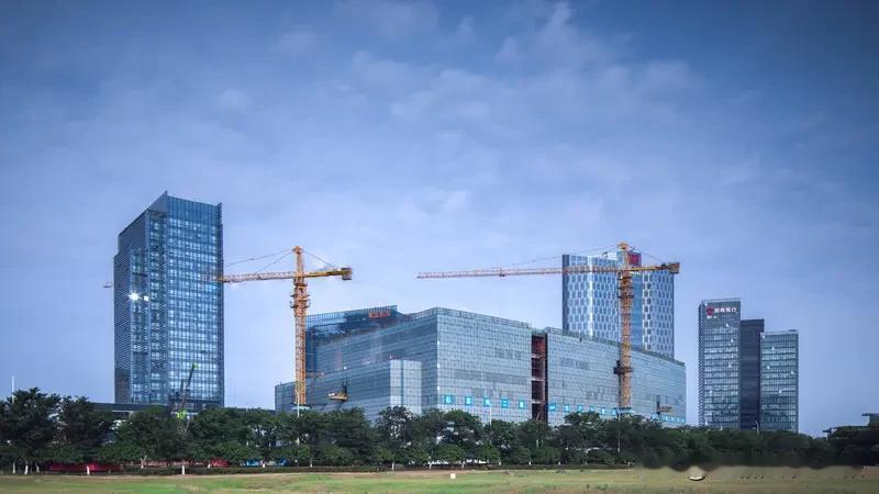 网传一家建企全员待岗，网传图片显示一方面是行业和经济环境不好，另一方面公司主要负