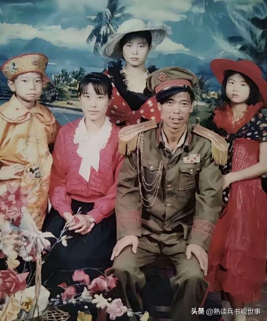 80后老师被学生吐槽是上个世纪的老古董，还问，有没有见过慈禧。
气归气，但冷静下