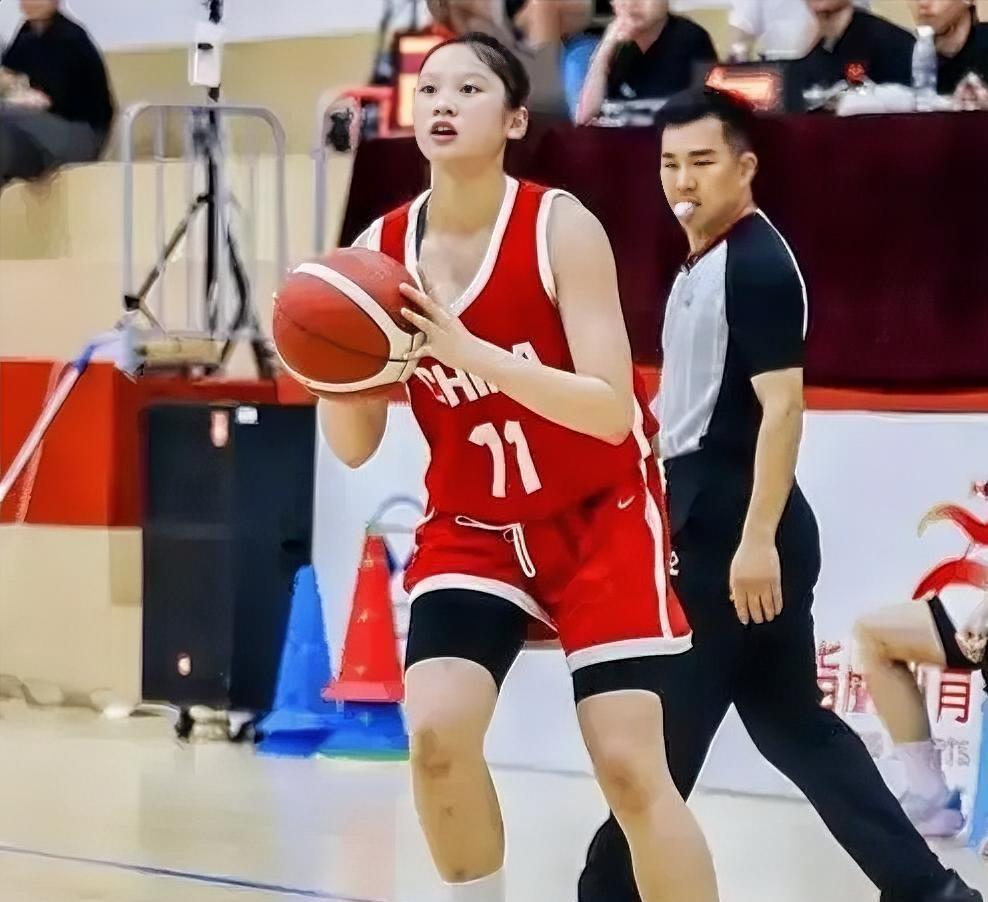 李沅珊这场把"嚣张"两个字演活了——U17女篮世界杯1/8决赛打拉脱维亚，上半场