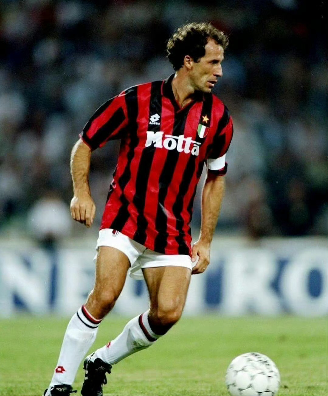【祝福】🔴⚫️ 米兰传奇名宿、功勋队长巴雷西🇮🇹生日快乐。🎂🎂🎂se