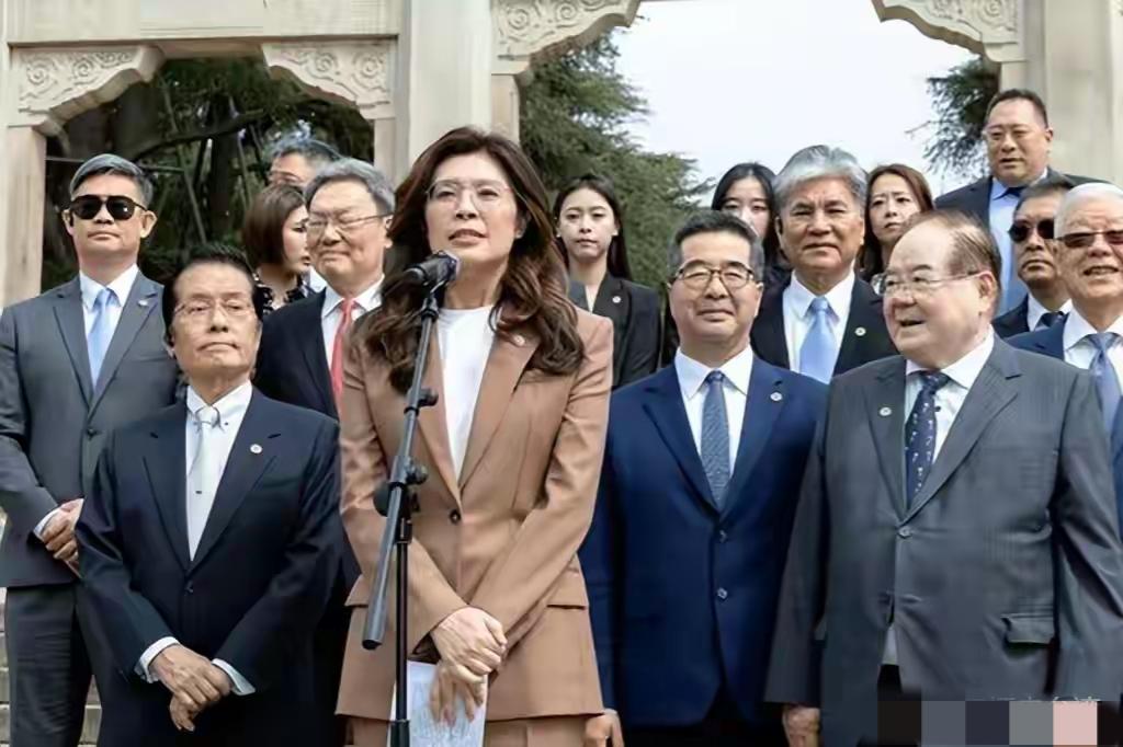 国民党能否落实国台办发布的10项促进两岸关系政策措施，关键在于内部团结和向岛内阐