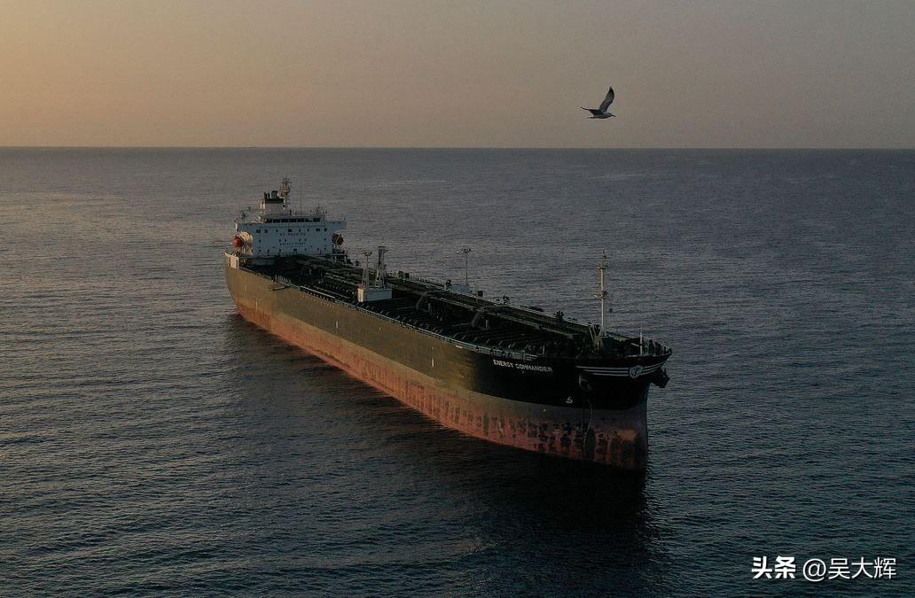 欧盟理事会主席表示，自2月1日起，欧盟将把俄罗斯原油的价格上限下调至每桶44.1