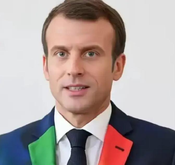 1月27日，“戴高乐”号核动力航母打击群从土伦港出发，前往北大西洋参加“猎户座2