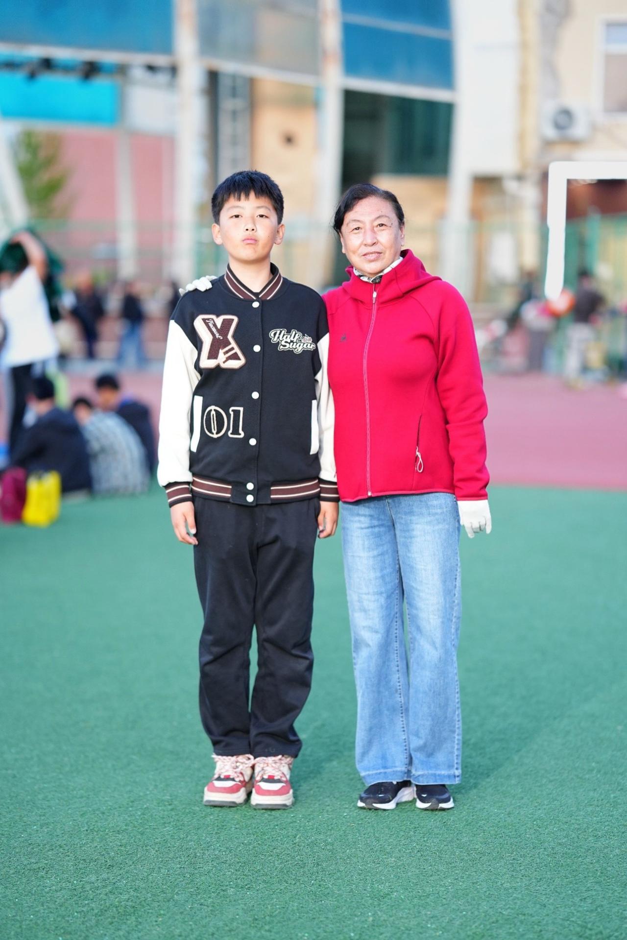 学生户外日常 体育场上的我 一起长大