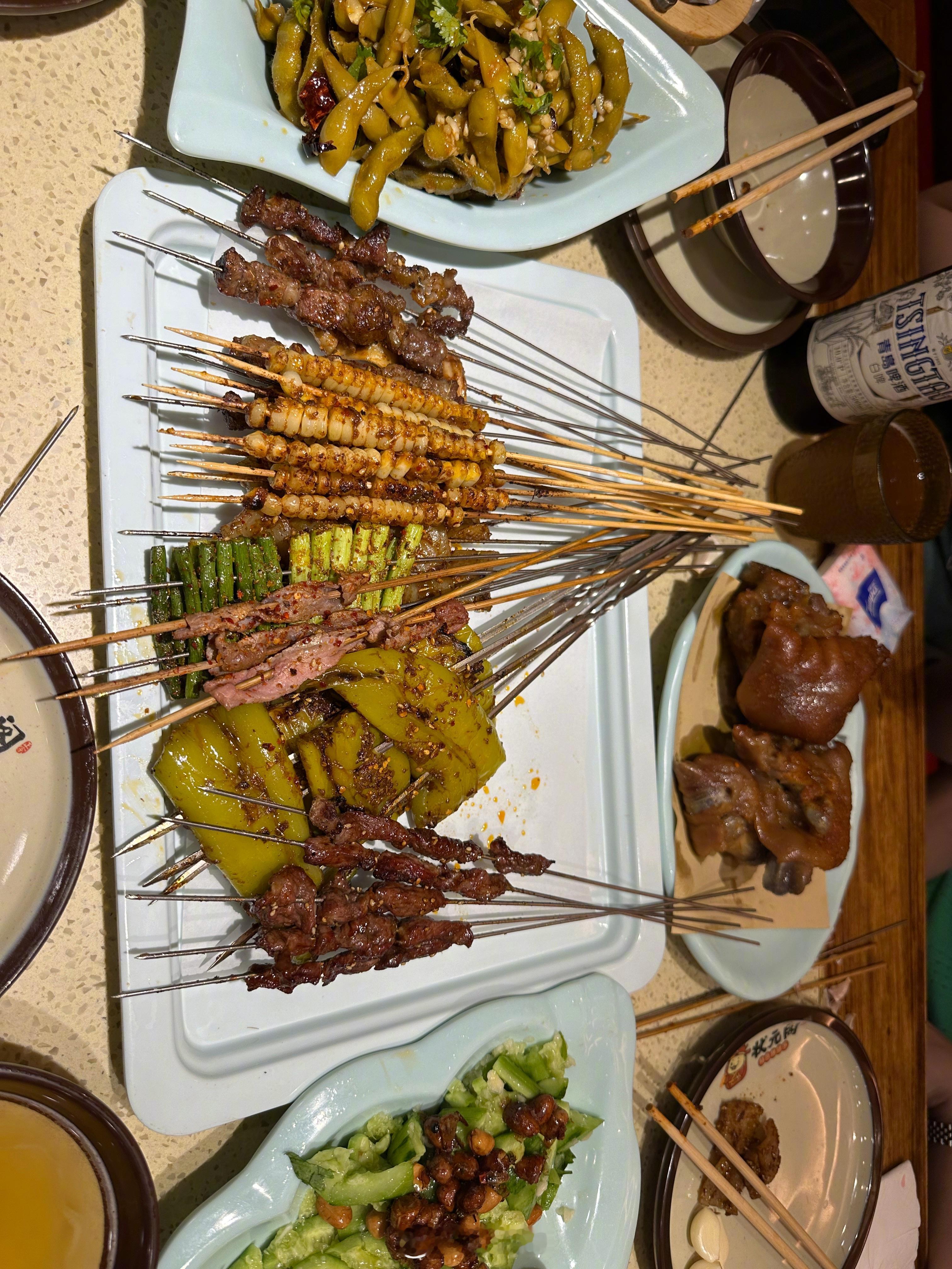 今天老婆闺蜜来长春，吃状元阁烧烤，她们相谈甚欢，我插不上太多话，陪了几瓶啤酒！ 