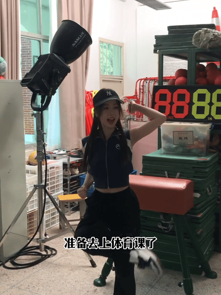 发条小人儿我捏🤏🏻 ​​​