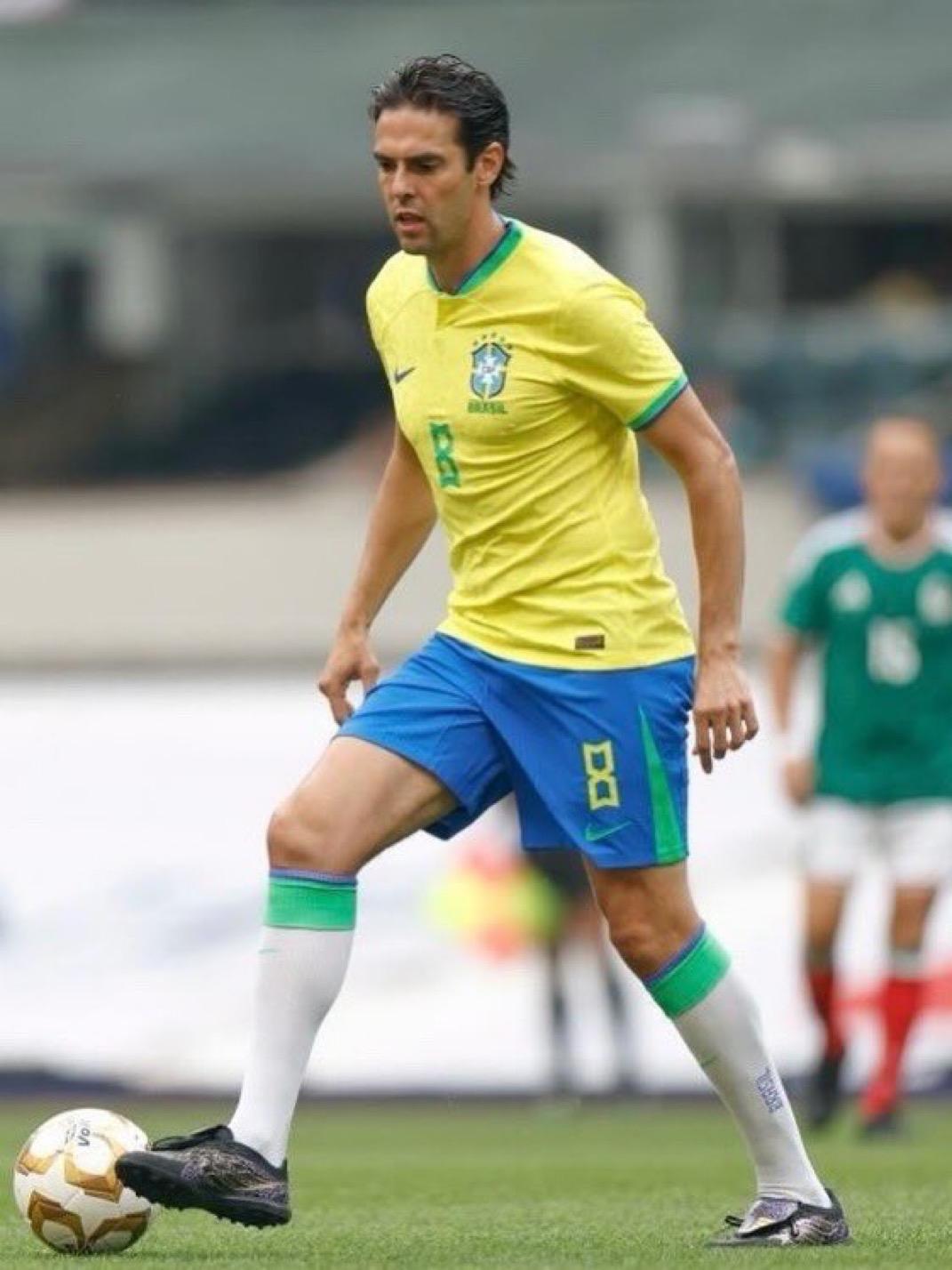 在代表巴西元老队参加完一场与墨西哥元老队的友谊赛后，卡卡接受了媒体的采访。

“