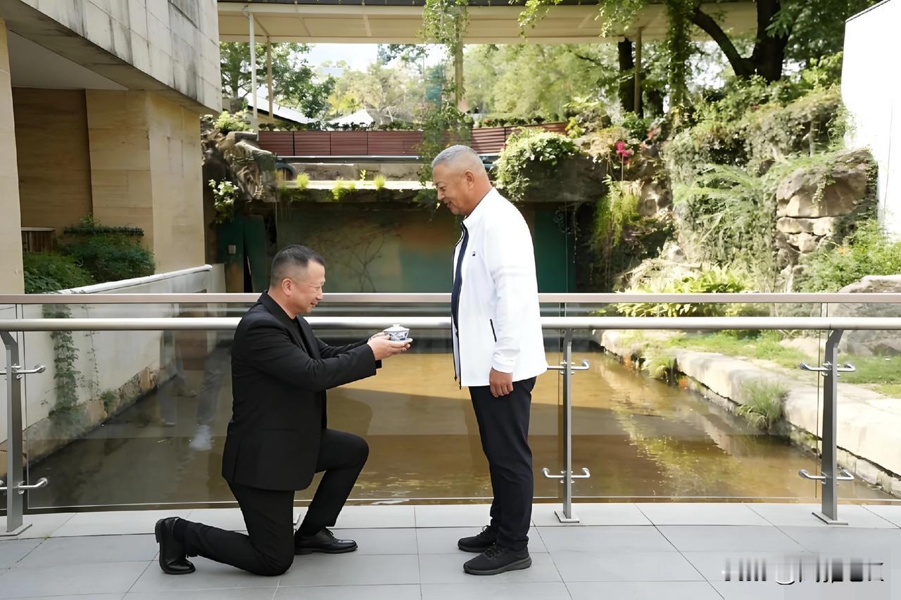 华杉的恩师原来也曾说过这话
    “预制菜，那是猪狗食，我从来不吃。”
   