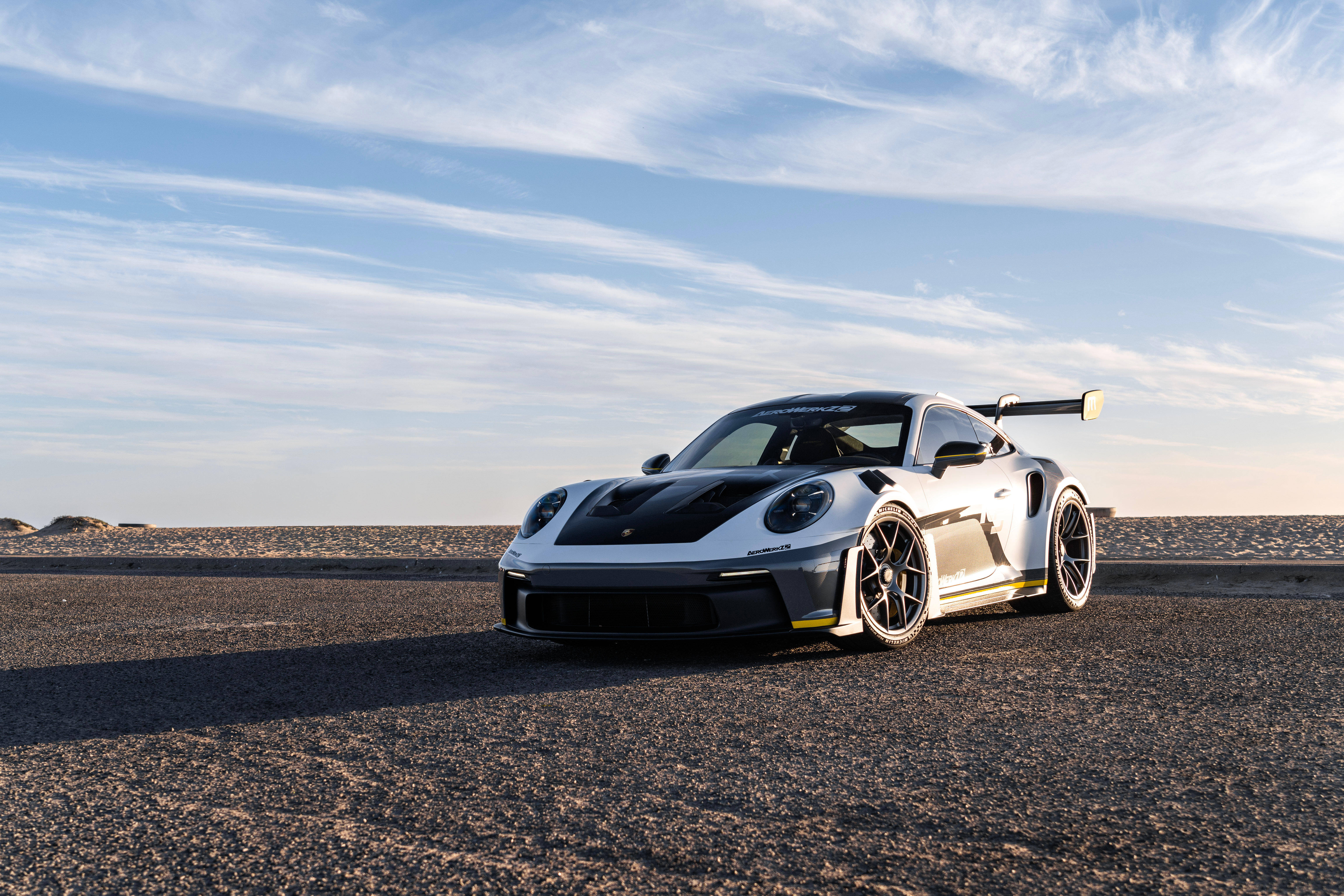 保时捷  夕阳下的992 GT3 RS 