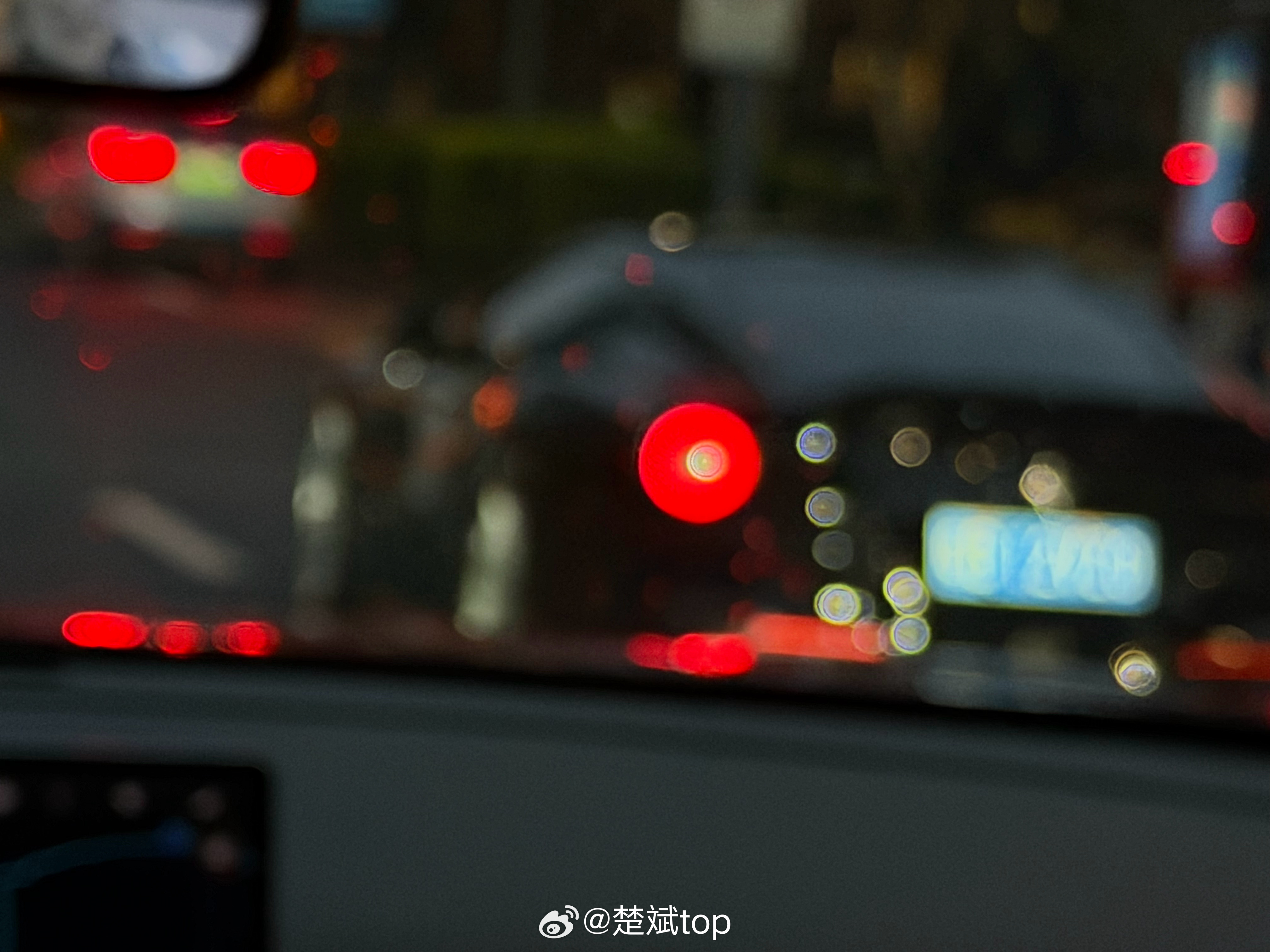 深圳真好啊，随时随地就能看到法拉利！然后坐我旁边的说，这台车我曾经赔了80万，好