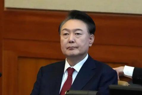 [浮云]二审再次加刑！曾亲手把两任韩国前总统送进监狱的尹锡悦，终究也没能逃过“青