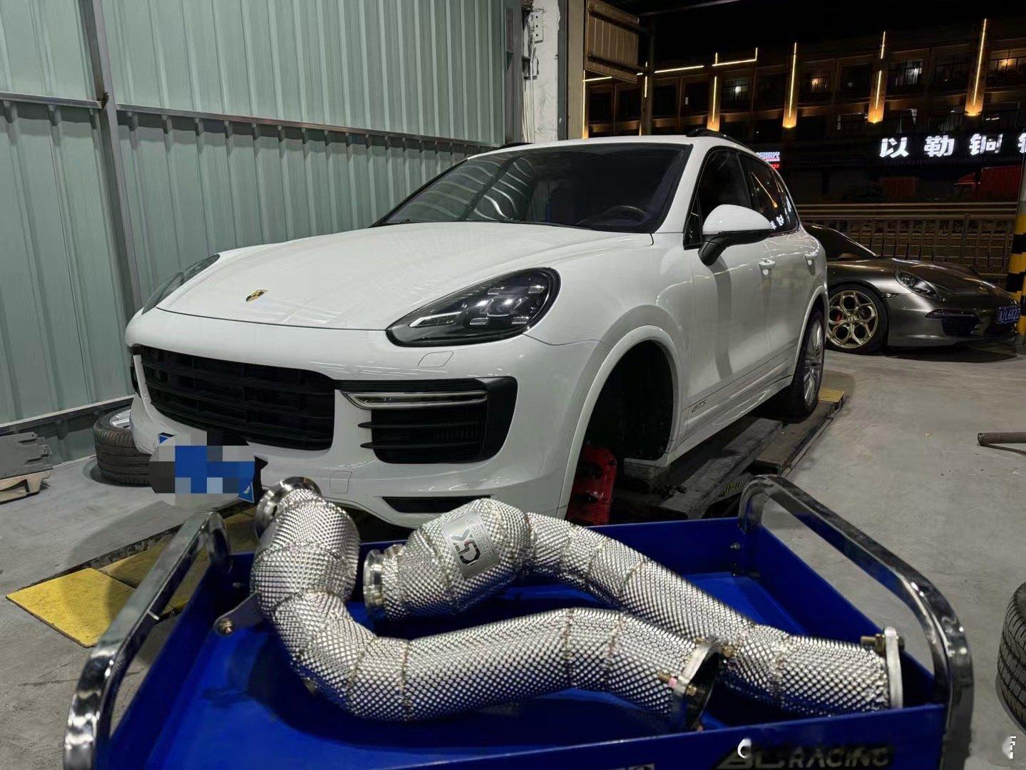 保时捷 卡宴GTS 3.6T 升级CSK三元头段100目，先进设计，能够减少排气