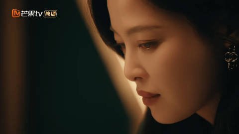 辛芷蕾哭戏眼里真有红血丝 辛芷蕾好会哭！！！师父病重细细叮嘱前路，她低头强忍泪水