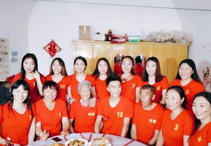 山西一对夫妻，生了11胎全是女儿，丈夫眼看妻子生不出儿子，无奈决定放弃。谁料，1