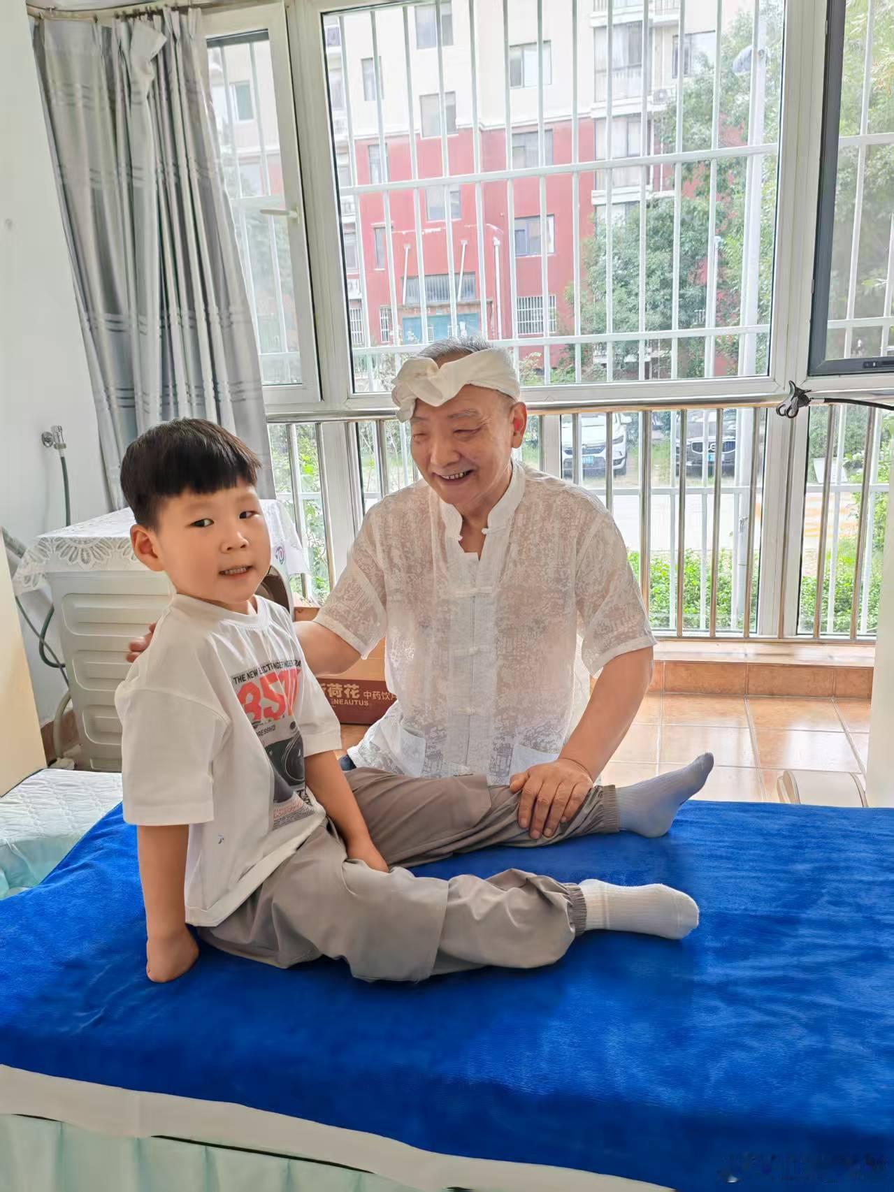 鼻炎十药（中成药）1、通窍鼻炎颗粒——散风消炎，宣通鼻窍2、鼻渊通窍颗粒——疏风