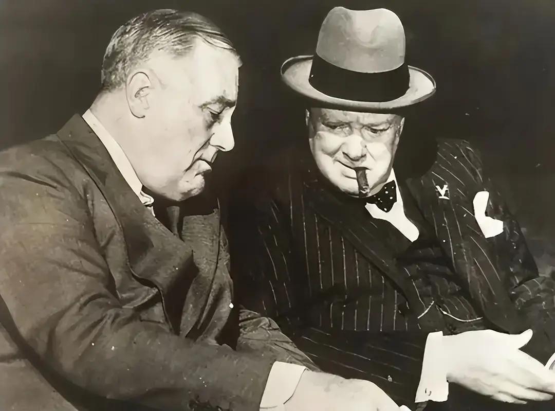 1945年联合国创立那会儿，中国刚打完十四年抗战，国土满目疮痍，工业近乎归零。英