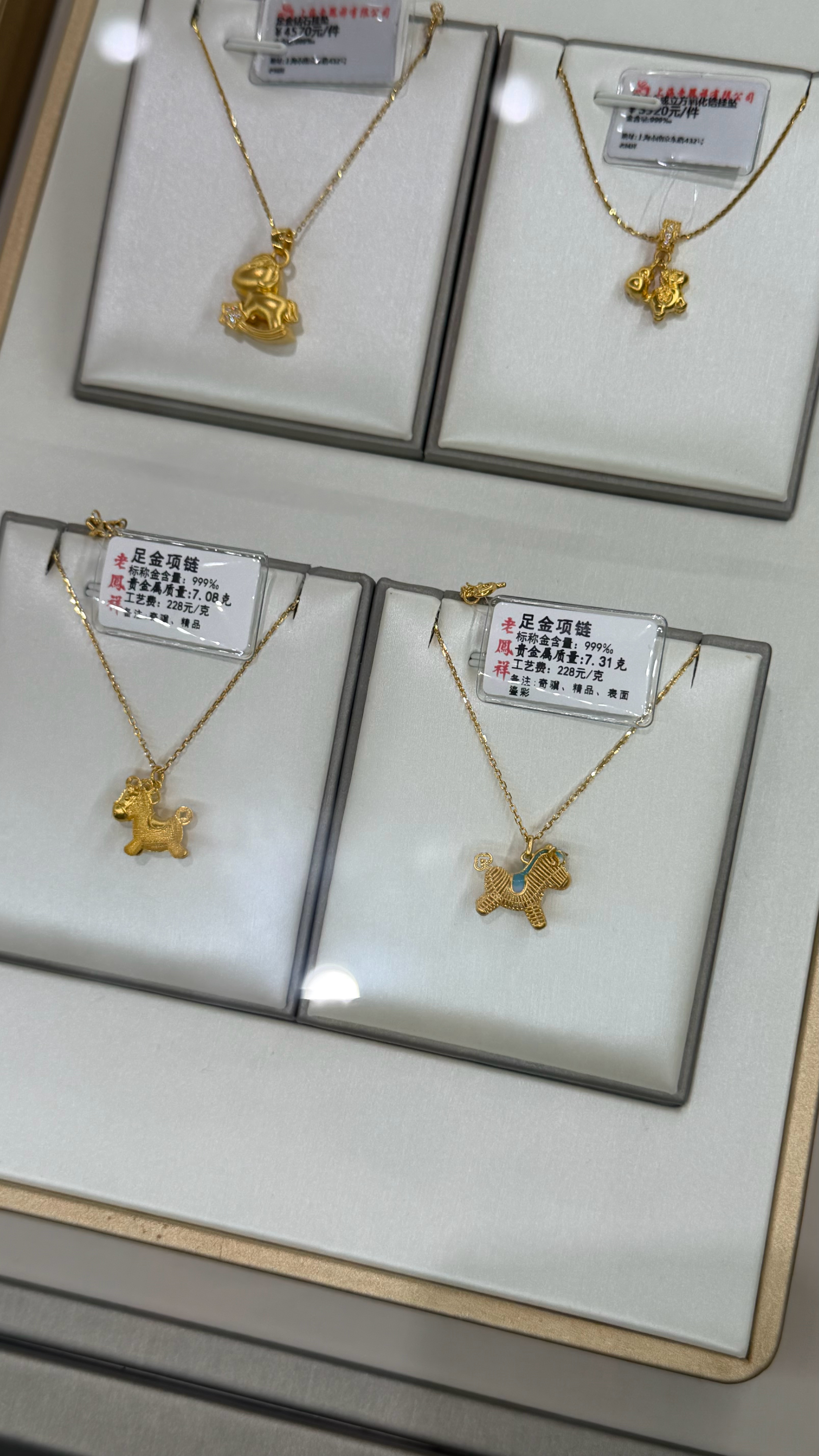 金价太疯狂了，谁敢入？（其实我有点想买 