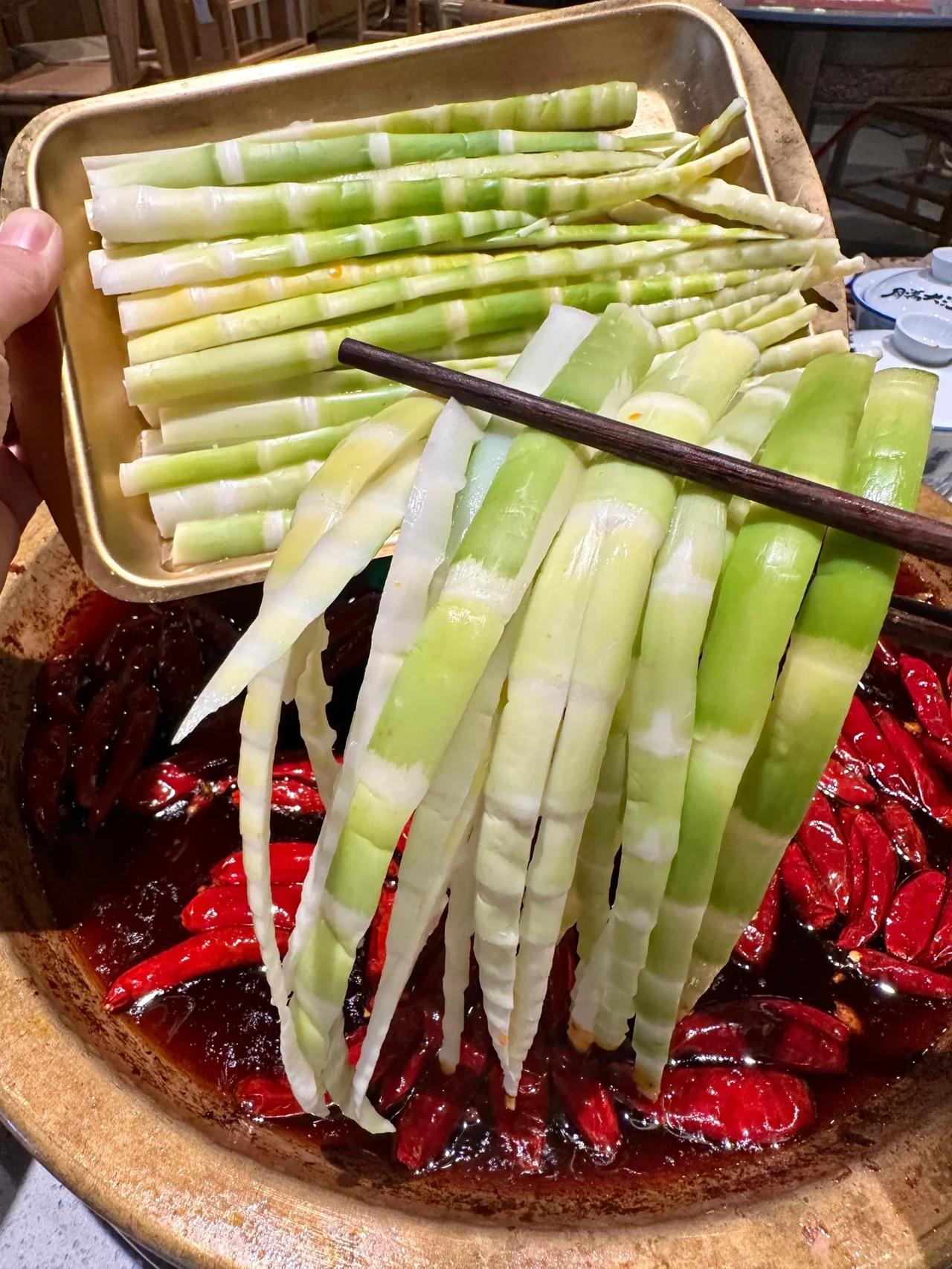 （成都）刚下高铁第一件事，毫不犹豫吃它。。


被成都朋友安利无数次的成都地道火