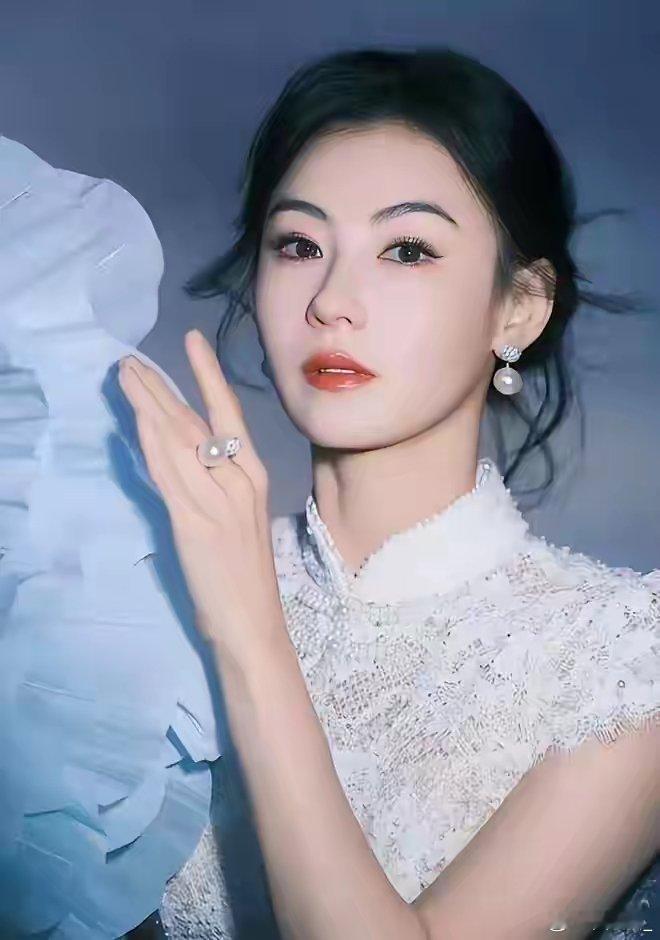 谢振天这个崭新的名字，如同晨曦中的第一缕阳光，宣告着谢振天人生篇章的华丽转身。在