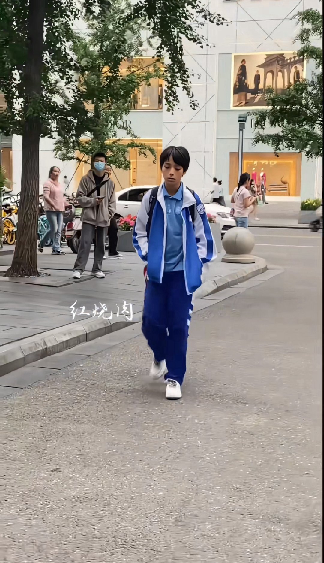 一个黑蛋、 ​​​