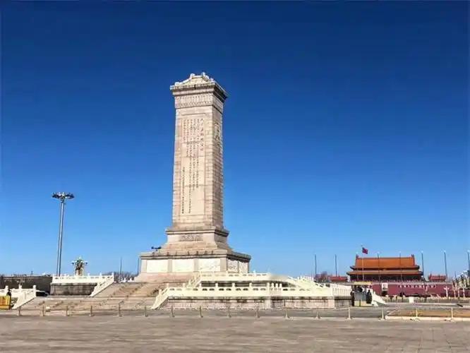 如果电网、银行、军工都能卖给私人，那人民英雄纪念碑是不是也该拆了？先辈奋斗，是为