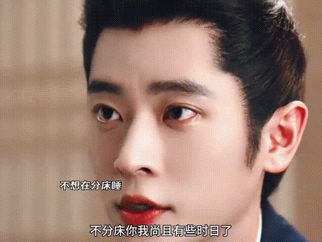白鹿帮丞磊擦汗还记得之前片场丞磊细心帮白鹿擦嘴，这次轮到白鹿主动伸手帮丞磊擦汗，