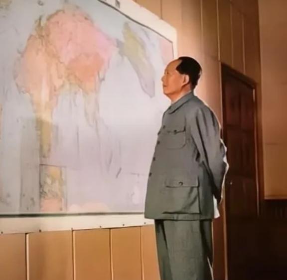 1951年，10万志愿军被美军包饺子，一向淡定自若的彭老总心急如焚连忙向毛主席求