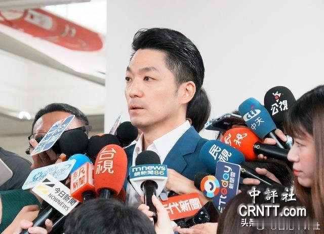 沈伯洋在民调持续落后的情况下，竟然鼓动侧翼要验蒋万安的DNA！他们的理由是蒋万安