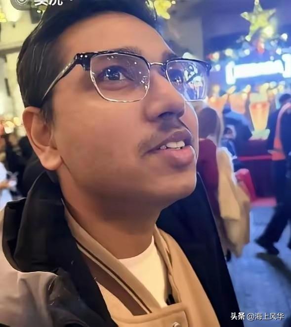 很多印度人在接受采访时，满脸得意地说：我们来东方大国，感觉自己像上等人，在这里有