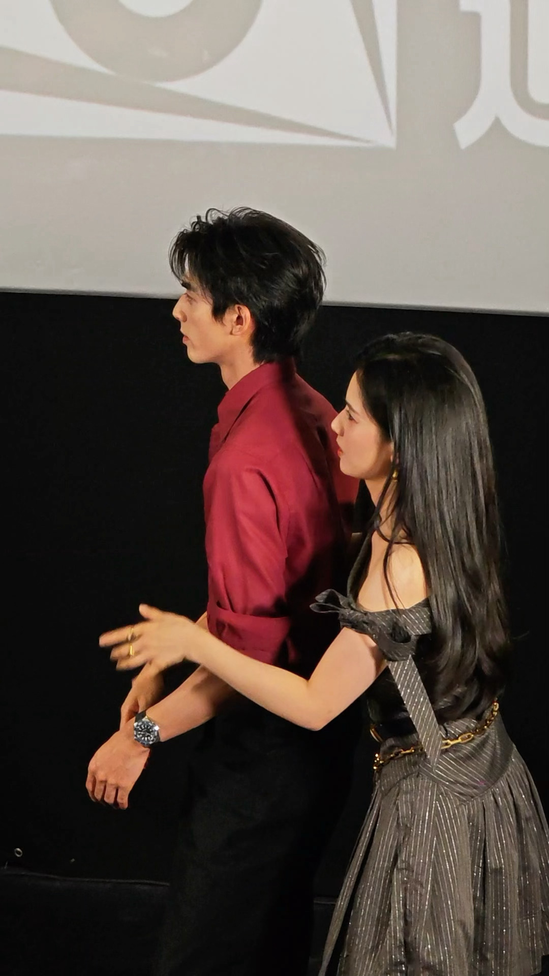 宋威龙张婧仪回应犟种脸宋威龙张婧仪现场回应犟种脸，确实浓颜会这样让人以为是犟种啦