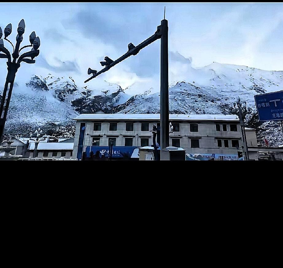西藏零下几度的雪地里，38岁的李先生快冻僵了，就因为手机被移动“保护性关停”，他