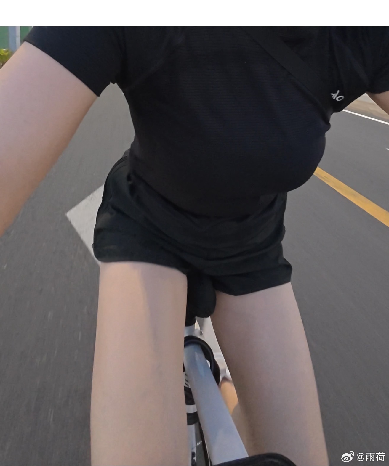 刷到一段话，说女人每天只需做好六件事。第一是健身；第二是赚钱；第三保持快乐的心情