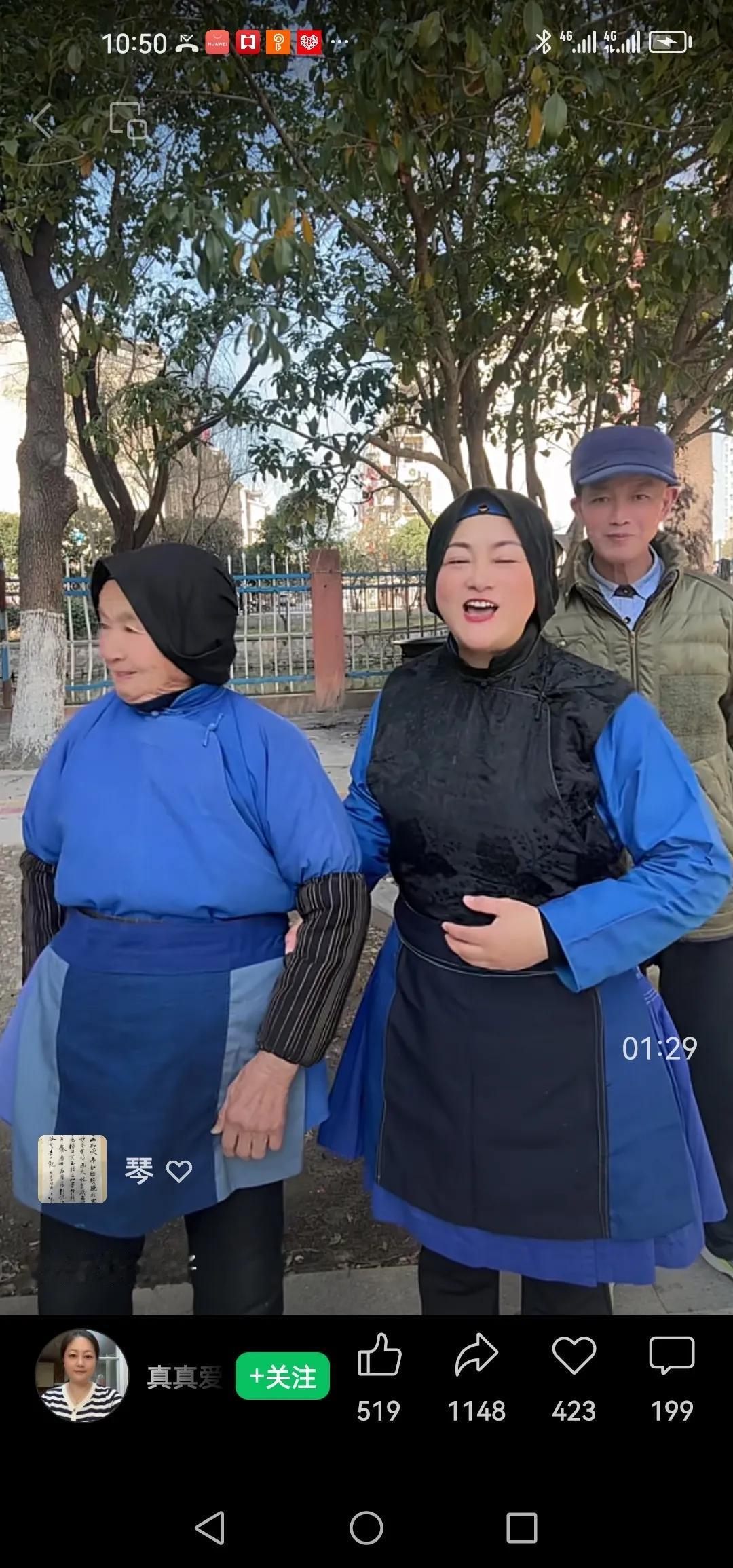 以前，苏州郊外乡下中老年妇女的穿搭风格，比姑娘的衣饰还要鲜艳，且讲究绣花，着实好