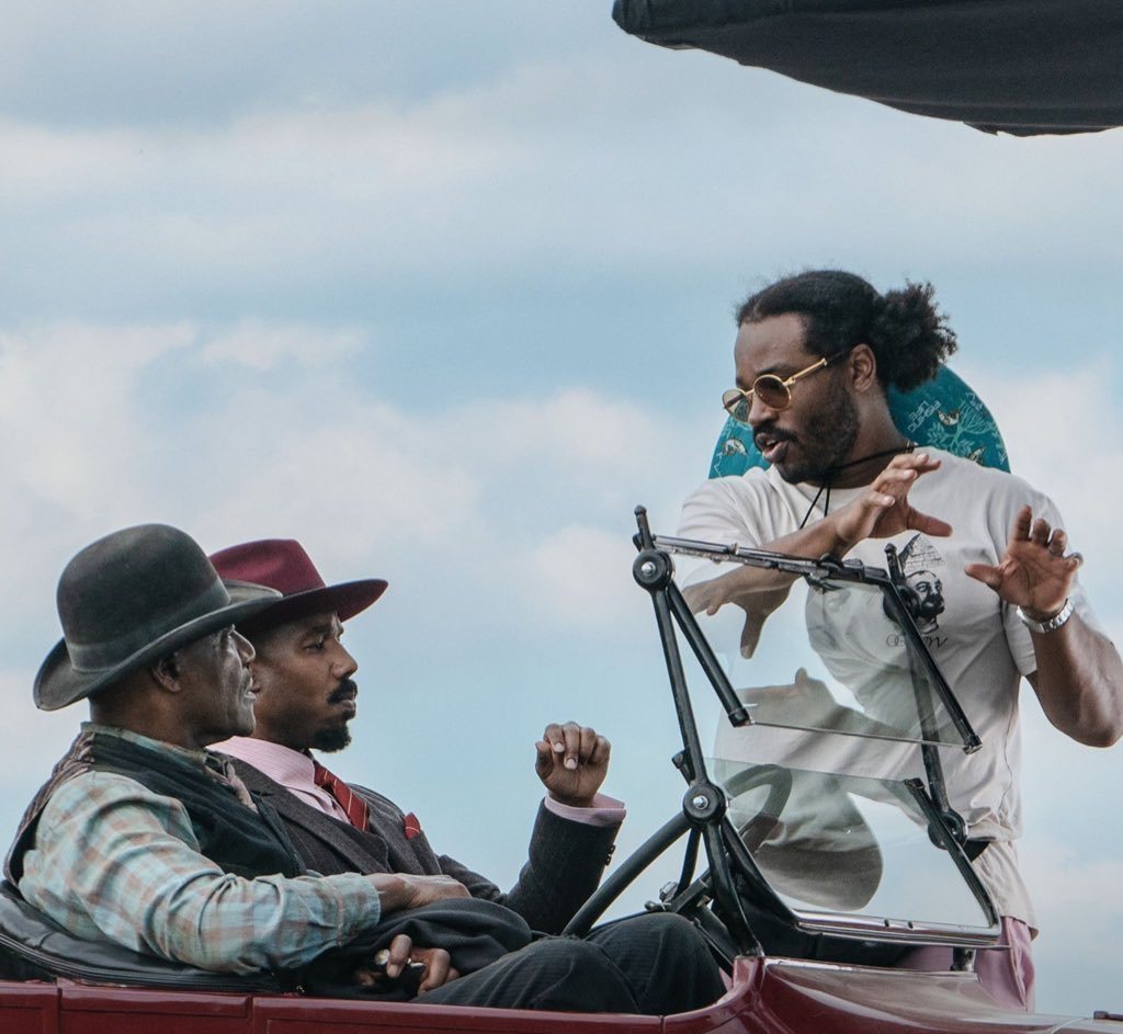 保罗·托马斯·安德森在14次奥斯卡提名后，终于获得了第一座小金人——最佳改编剧本