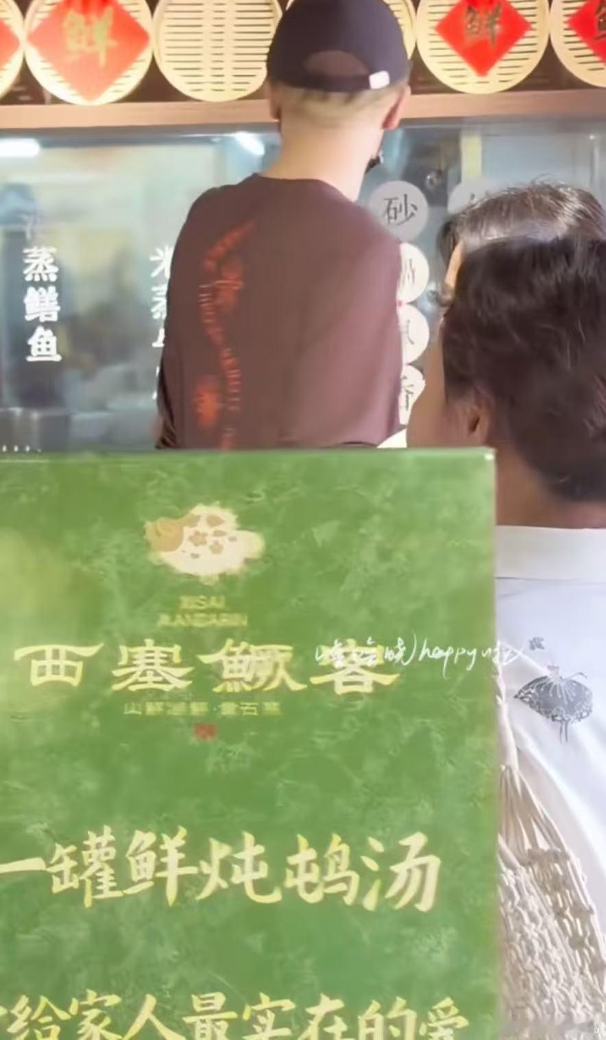 偶遇卢昱晓付辛博剧组聚餐偶遇卢昱晓付辛博剧组聚餐了偶遇卢昱晓付辛博吃饭