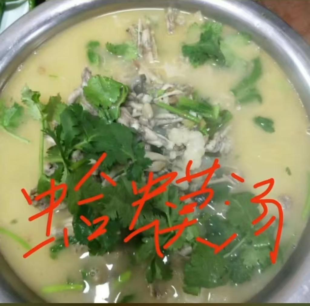 山东临沂，一小餐馆老板娘怎么也没想到，自己随手拍的一段普通菜品视频，无推销、无链