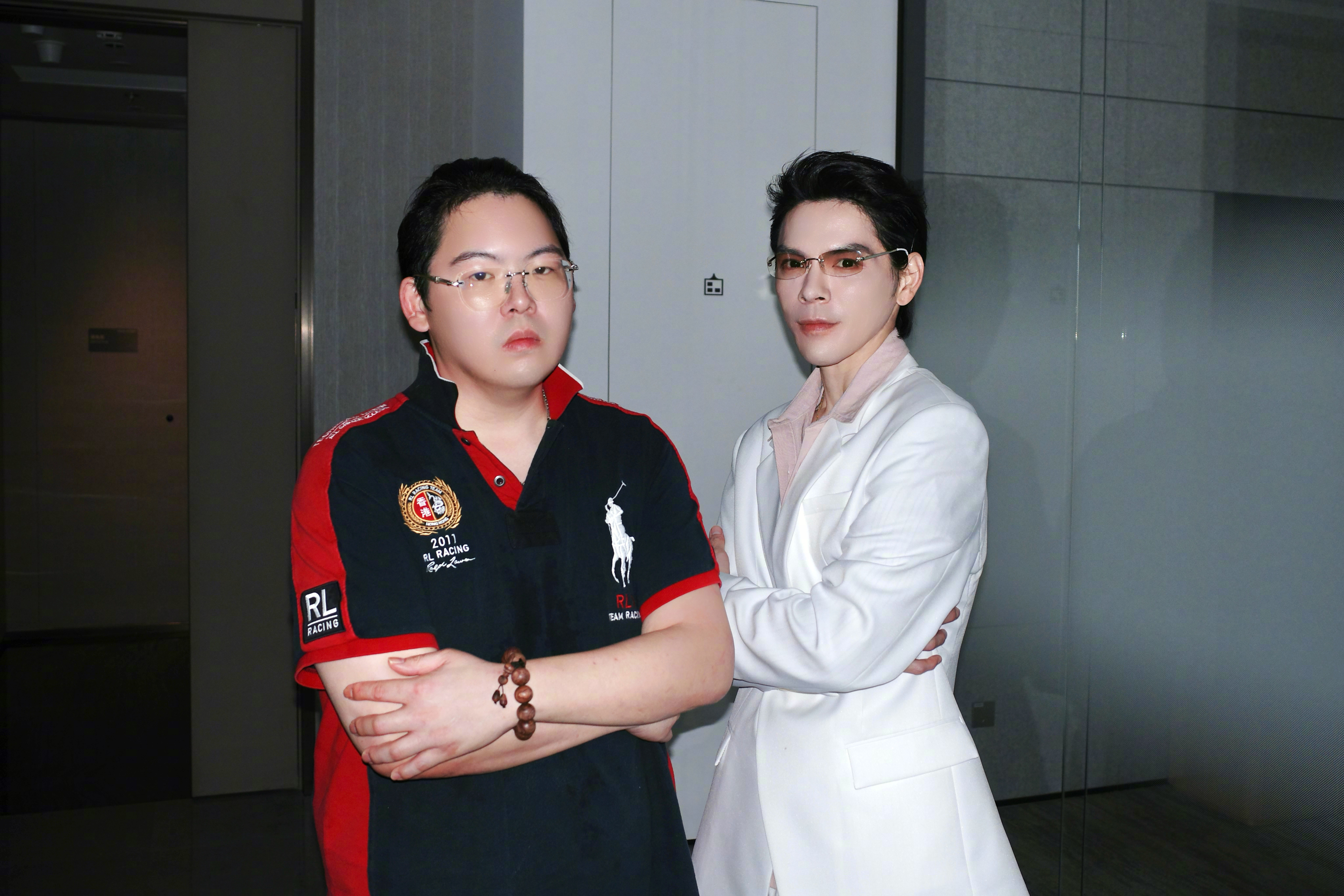 #向佑坦言最近有和父母联系#【#向佑称妈妈支持做积极的事#】#向佐说会帮助弟弟向