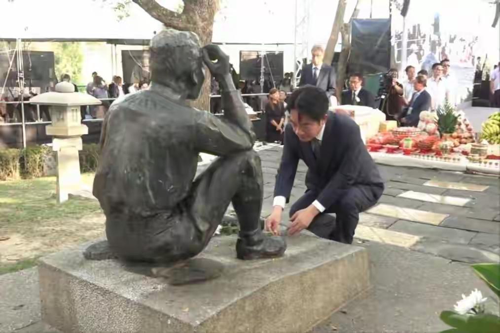 台湾自恋的以为，给美国、日本当孙子，自己就是小王爷，错了，因为美日随时都可以把他