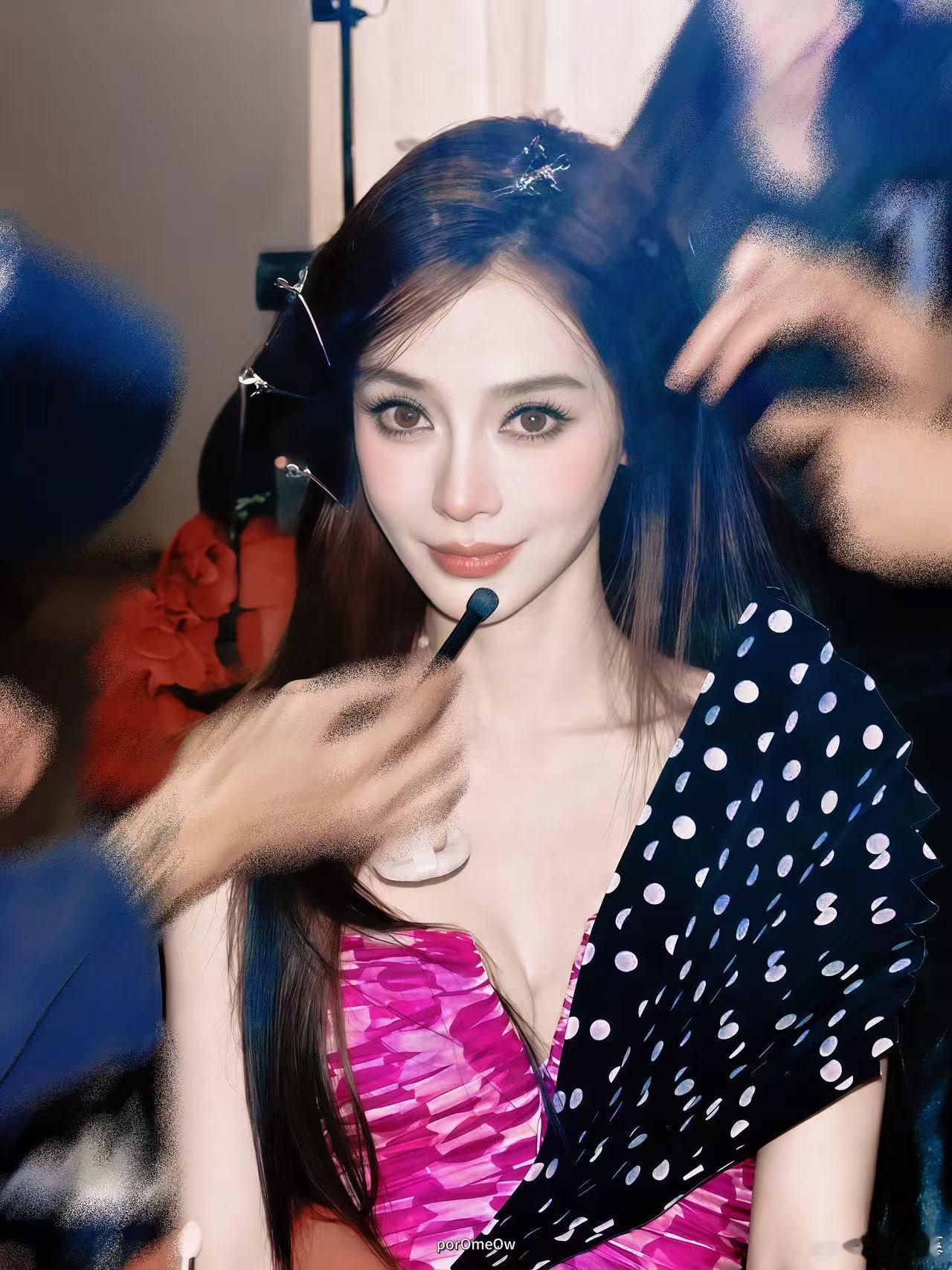 谁敢信这是今年的baby😭😭美的太权威了Angelababy女团感后台随拍A