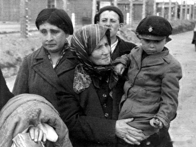 1944年，抵达奥斯维辛集中营 